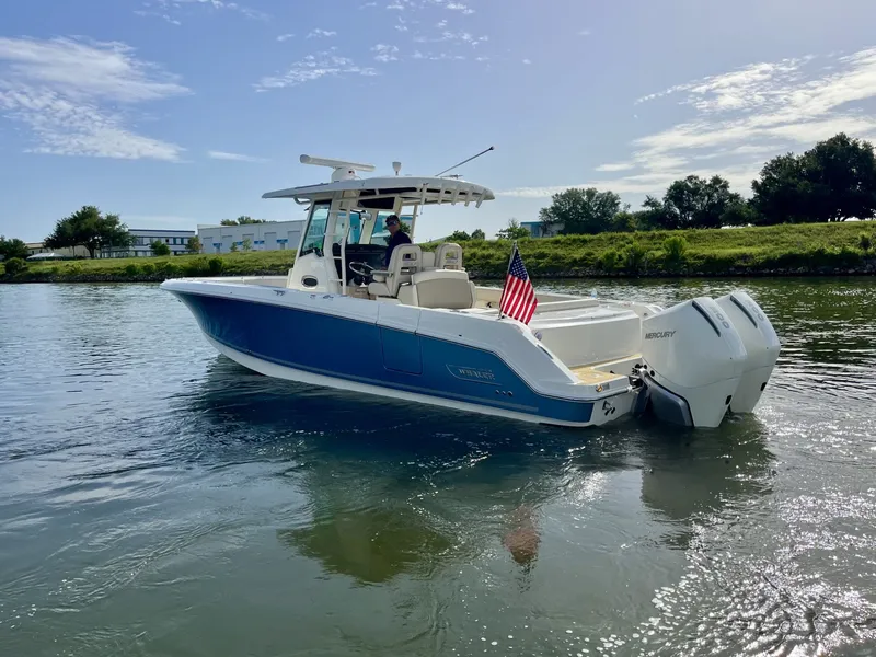 Slide: The Image of Boston Whaler 330 OUTRAGE 2020 - 11