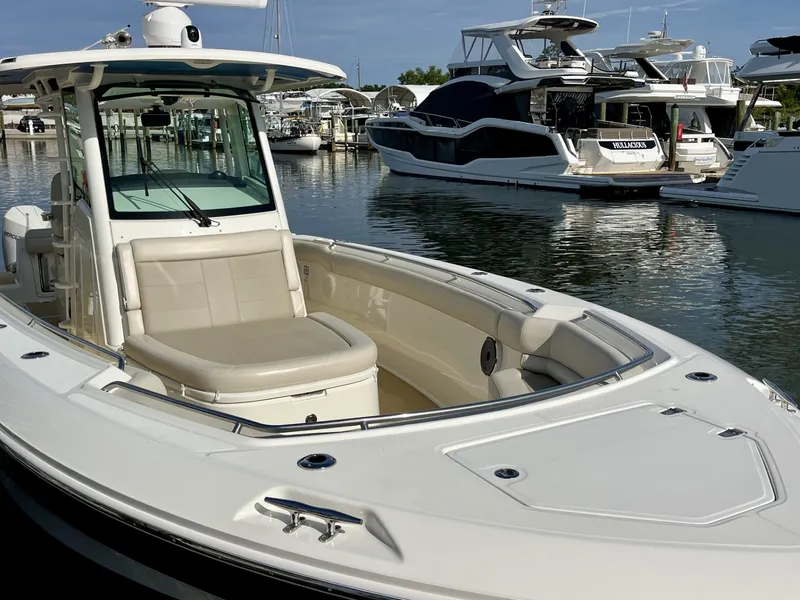 Slide: The Image of Boston Whaler 330 OUTRAGE 2020 - 15