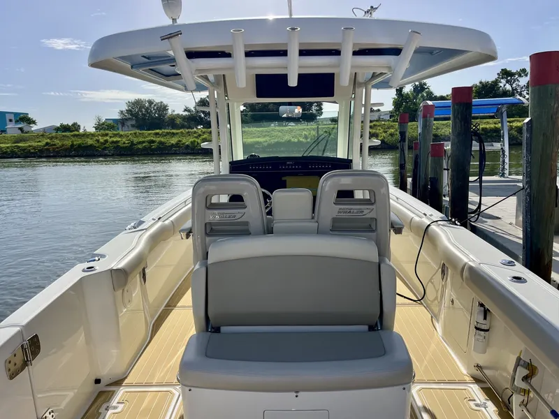 Slide: The Image of Boston Whaler 330 OUTRAGE 2020 - 20