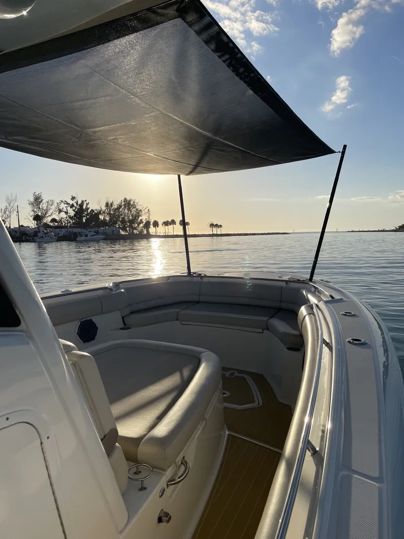 Slide: The Image of Boston Whaler 330 OUTRAGE 2020 - 18