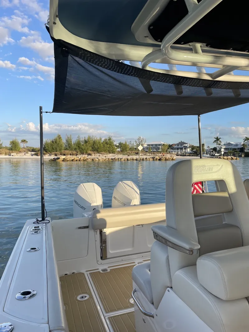 Slide: The Image of Boston Whaler 330 OUTRAGE 2020 - 27