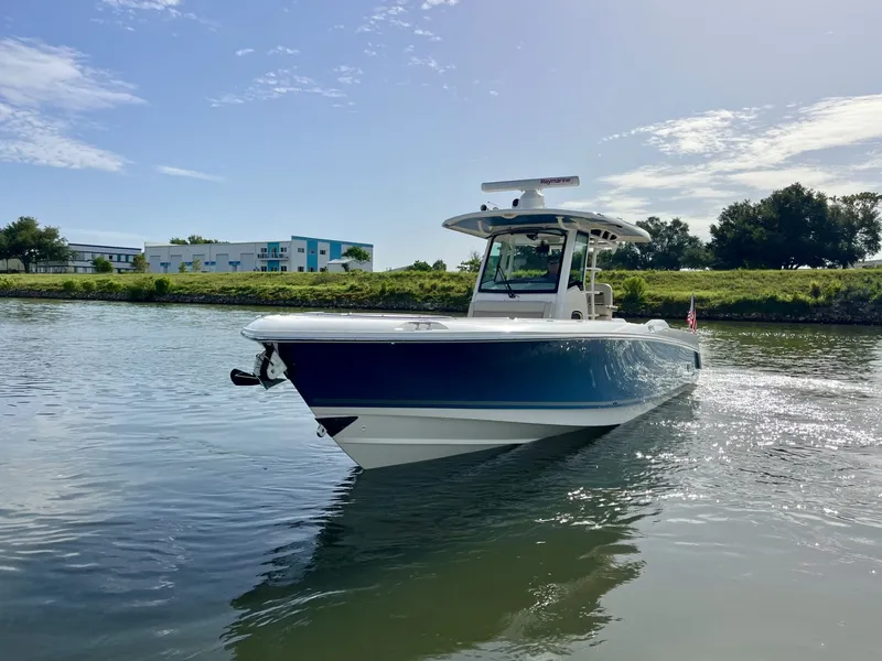 Slide: The Image of Boston Whaler 330 OUTRAGE 2020 - 3