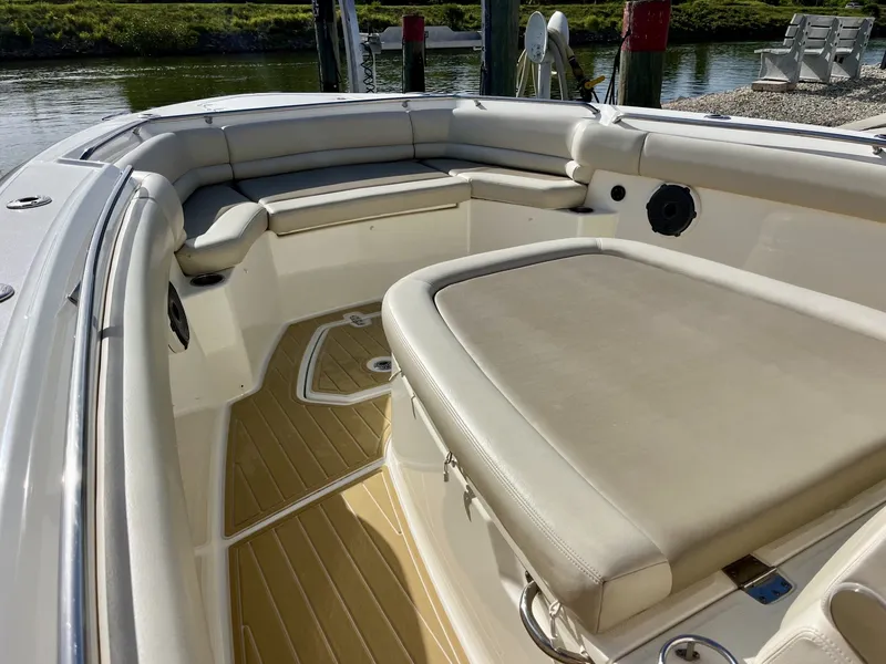 Slide: The Image of Boston Whaler 330 OUTRAGE 2020 - 16