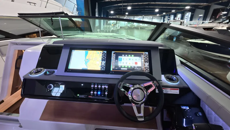 Slide: The Image of Sea Ray SLX 400 Outboard 2026 - 21