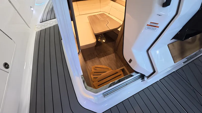 Slide: The Image of Sea Ray SLX 400 Outboard 2026 - 25