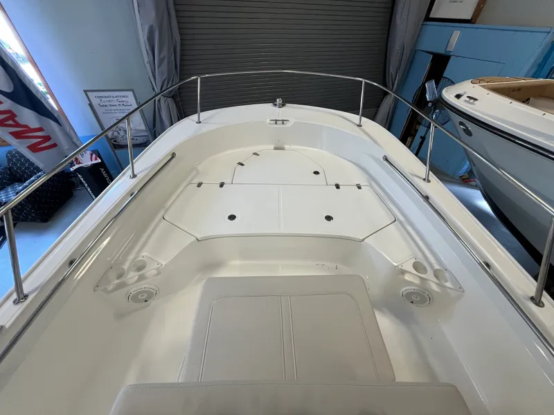 Slide: The Image of Boston Whaler 210 Montauk 2026 - 11