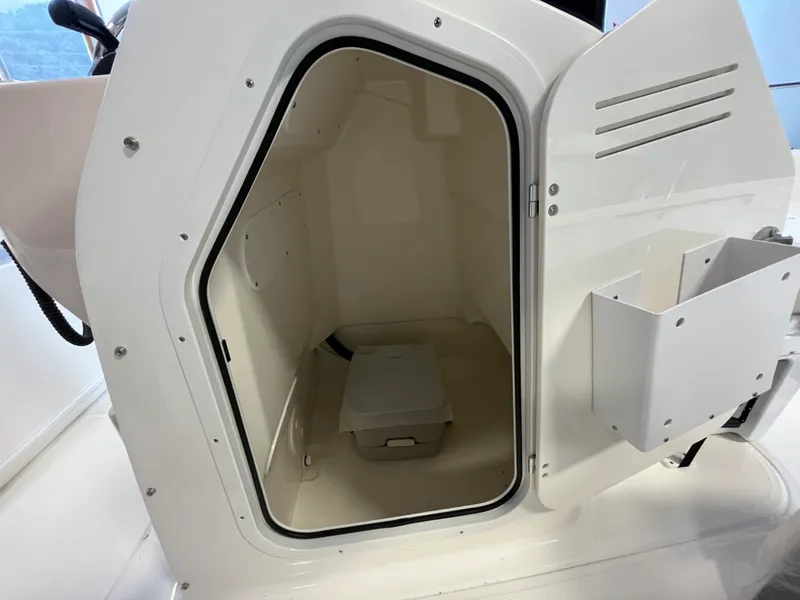 Slide: The Image of Boston Whaler 210 Montauk 2026 - 9