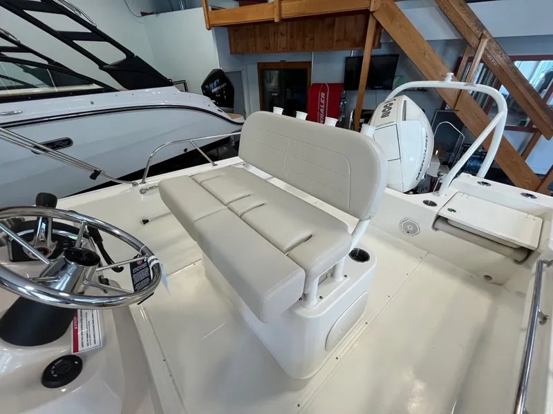 Slide: The Image of Boston Whaler 210 Montauk 2026 - 6