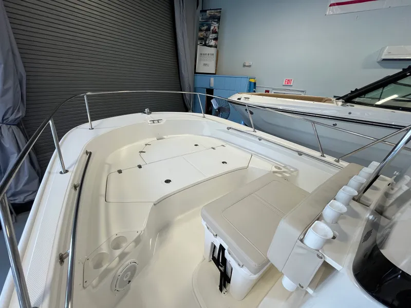 Slide: The Image of Boston Whaler 210 Montauk 2026 - 10