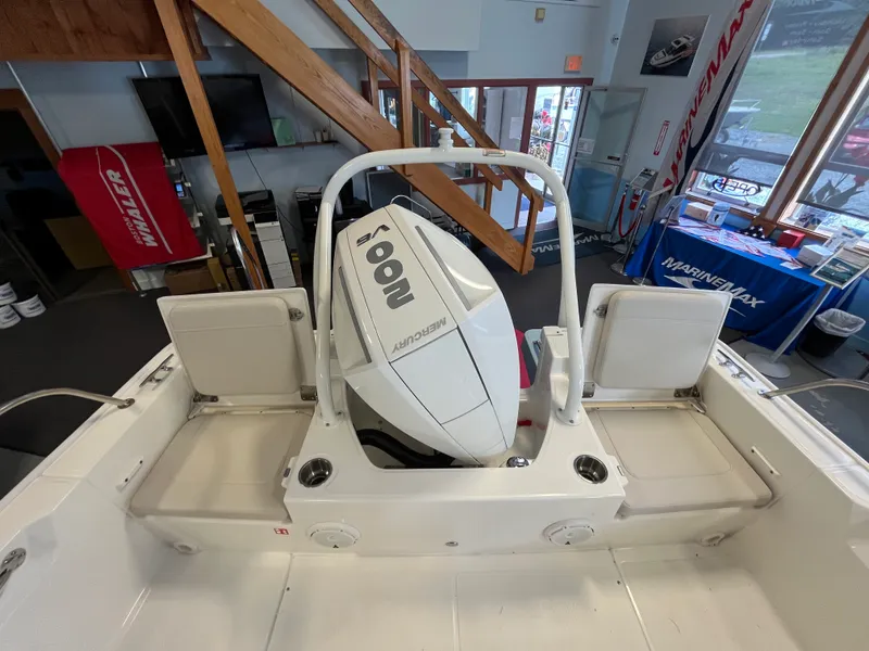 Slide: The Image of Boston Whaler 210 Montauk 2026 - 2