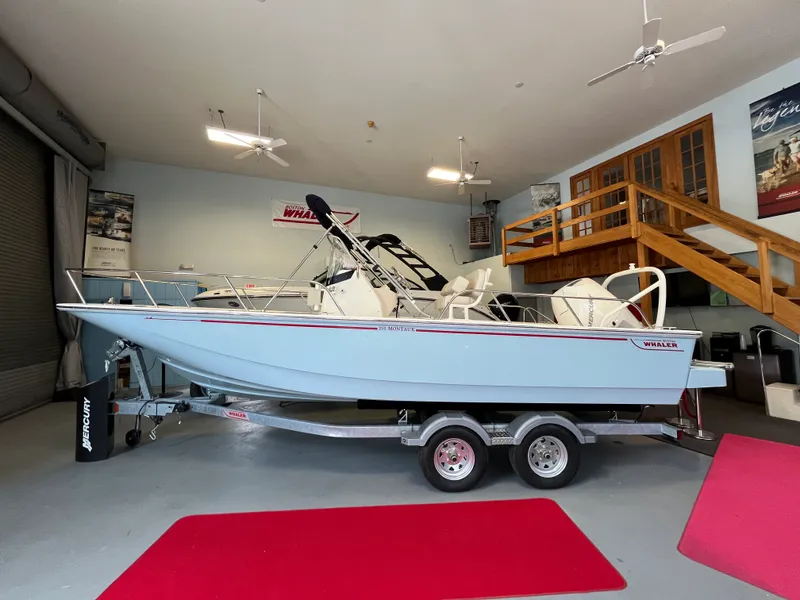 The Image of Boston Whaler 210 Montauk 2026 - 0