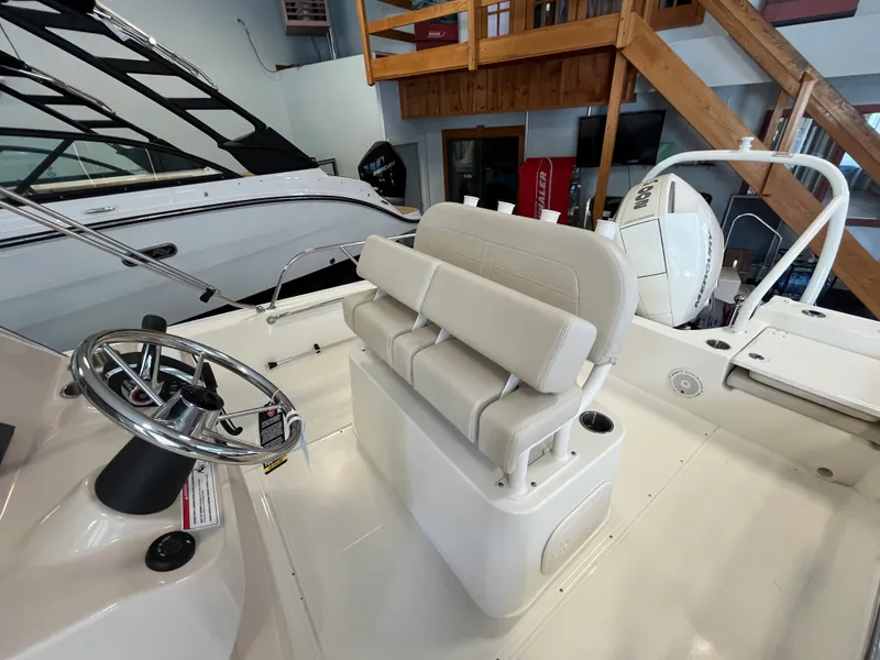 Slide: The Image of Boston Whaler 210 Montauk 2026 - 5