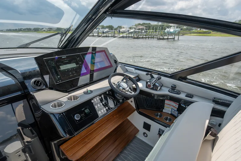 Slide: The Image of Sea Ray Sundancer 370 Outboard 2026 - 17