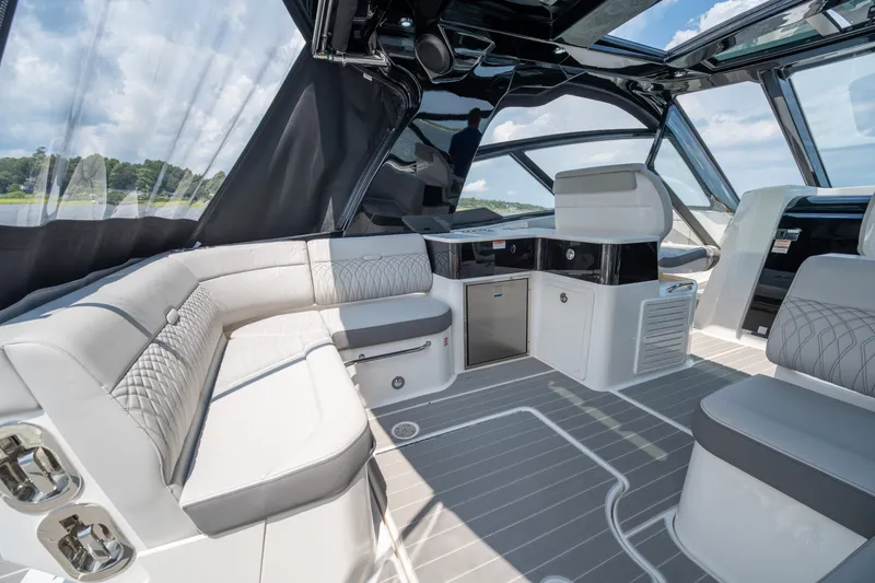 Slide: The Image of Sea Ray Sundancer 370 Outboard 2026 - 12