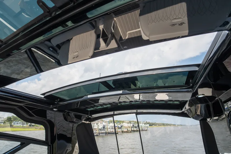 Slide: The Image of Sea Ray Sundancer 370 Outboard 2026 - 25
