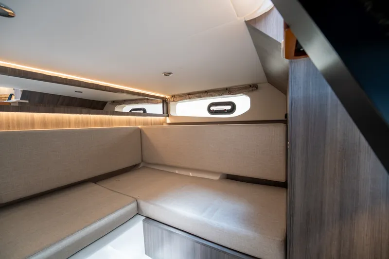 Slide: The Image of Sea Ray Sundancer 370 Outboard 2026 - 30
