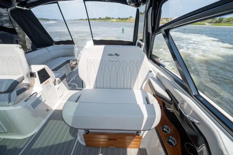 Slide: The Image of Sea Ray Sundancer 370 Outboard 2026 - 15