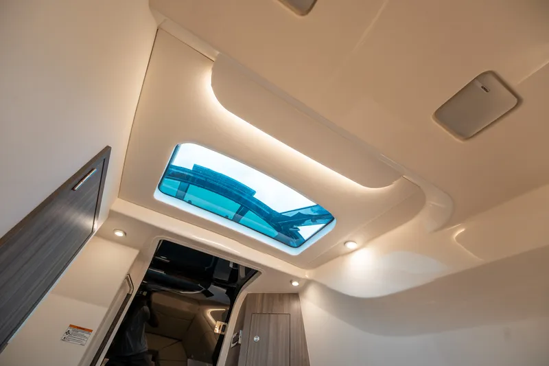 Slide: The Image of Sea Ray Sundancer 370 Outboard 2026 - 41