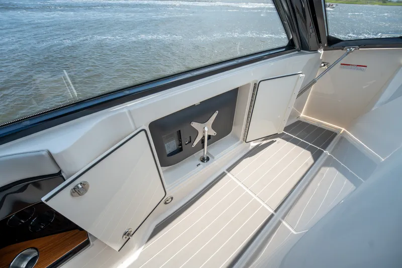 Slide: The Image of Sea Ray Sundancer 370 Outboard 2026 - 27