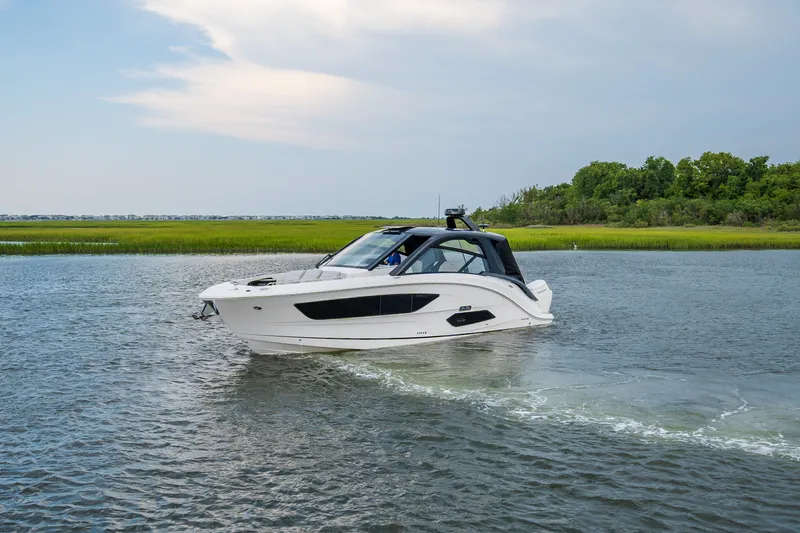 Slide: The Image of Sea Ray Sundancer 370 Outboard 2026 - 5