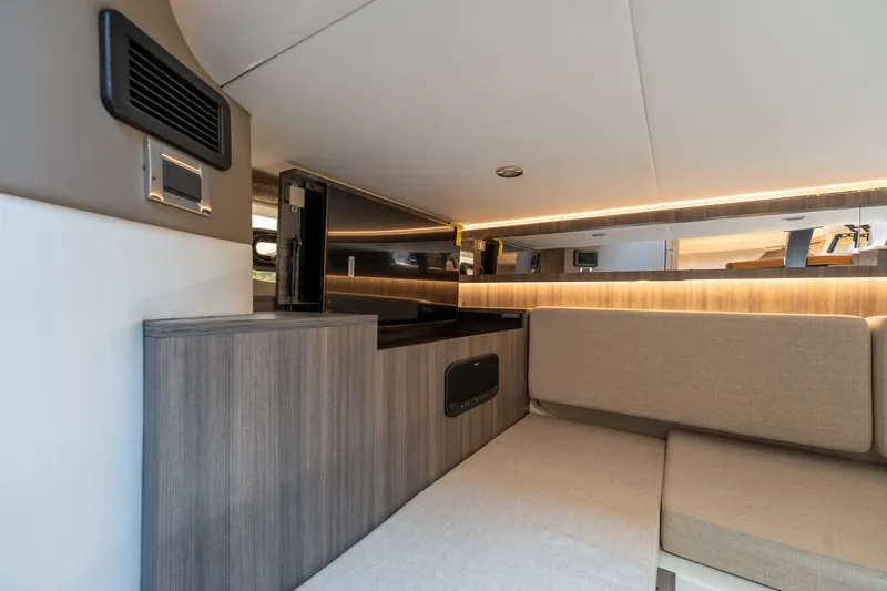 Slide: The Image of Sea Ray Sundancer 370 Outboard 2026 - 29