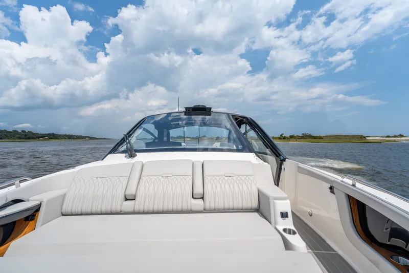 Slide: The Image of Sea Ray Sundancer 370 Outboard 2026 - 46