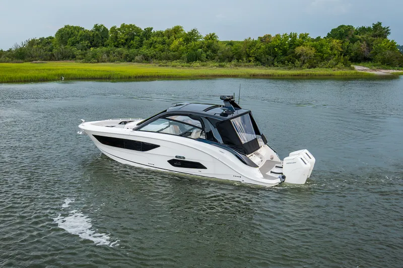 Slide: The Image of Sea Ray Sundancer 370 Outboard 2026 - 4