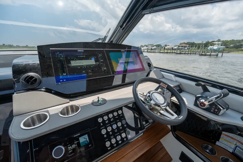 Slide: The Image of Sea Ray Sundancer 370 Outboard 2026 - 18