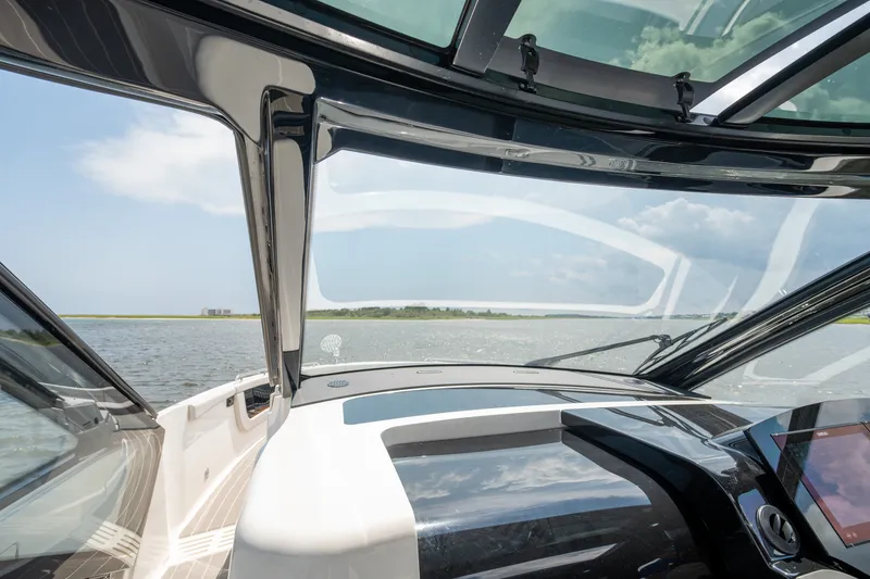 Slide: The Image of Sea Ray Sundancer 370 Outboard 2026 - 22