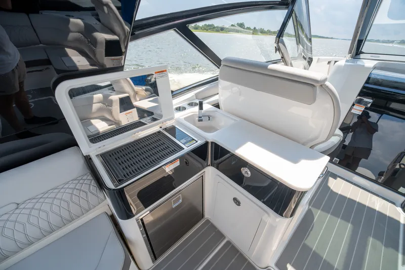 Slide: The Image of Sea Ray Sundancer 370 Outboard 2026 - 14
