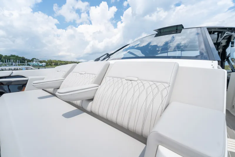 Slide: The Image of Sea Ray Sundancer 370 Outboard 2026 - 48