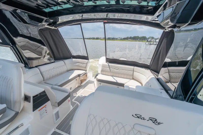Slide: The Image of Sea Ray Sundancer 370 Outboard 2026 - 9
