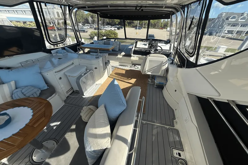 Slide: The Image of Sea Ray 510 FLY 2017 - 10