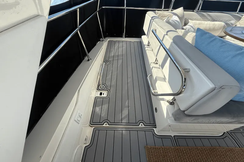 Slide: The Image of Sea Ray 510 FLY 2017 - 13