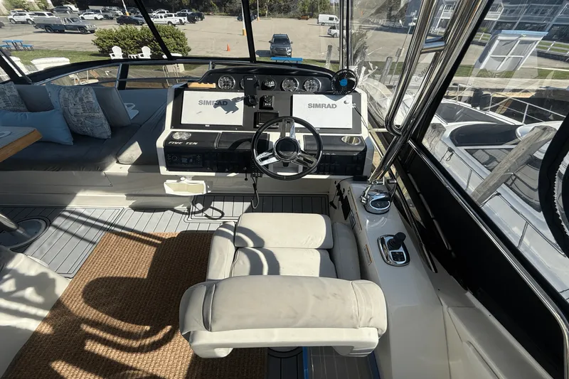 Slide: The Image of Sea Ray 510 FLY 2017 - 14