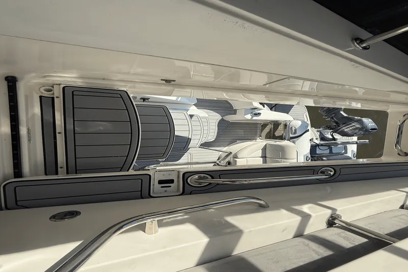 Slide: The Image of Sea Ray 510 FLY 2017 - 18