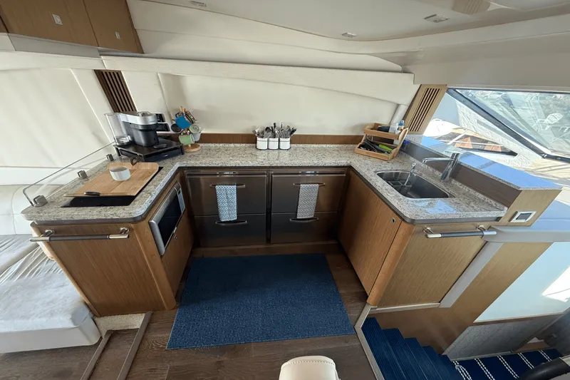 Slide: The Image of Sea Ray 510 FLY 2017 - 25