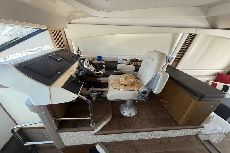 Slide: The Image of Sea Ray 510 FLY 2017 - 26