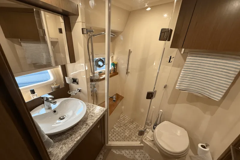 Slide: The Image of Sea Ray 510 FLY 2017 - 33