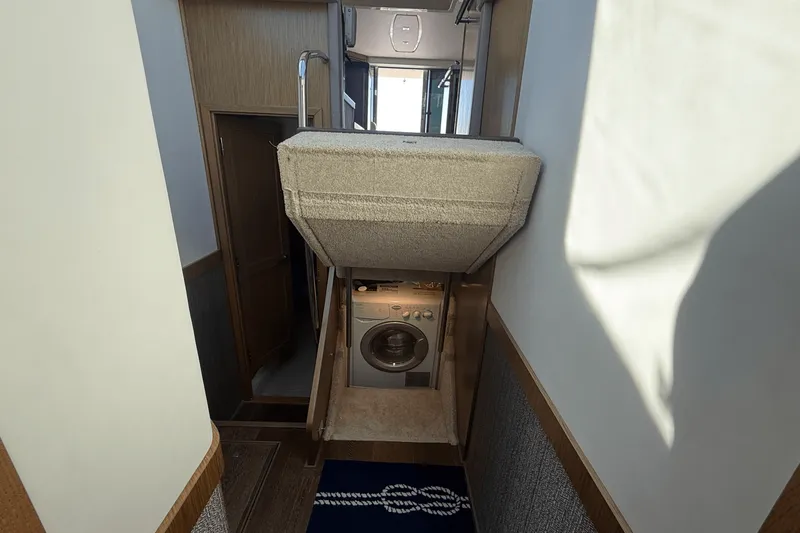 Slide: The Image of Sea Ray 510 FLY 2017 - 37