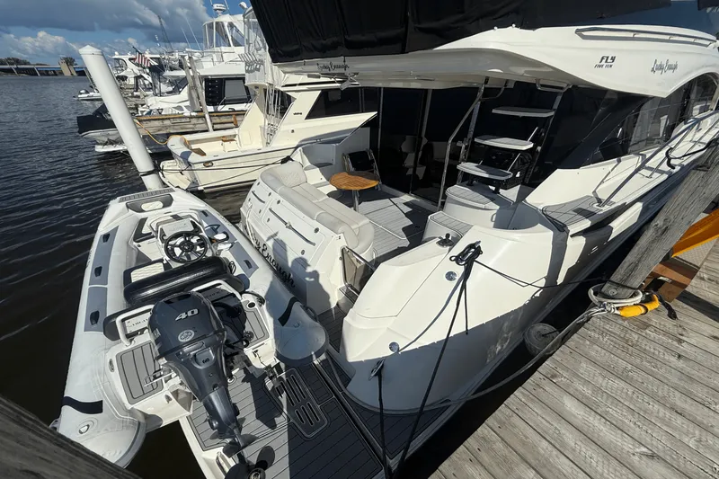 Slide: The Image of Sea Ray 510 FLY 2017 - 4