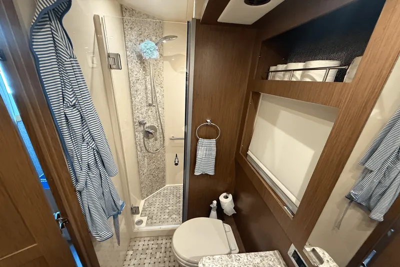 Slide: The Image of Sea Ray 510 FLY 2017 - 40