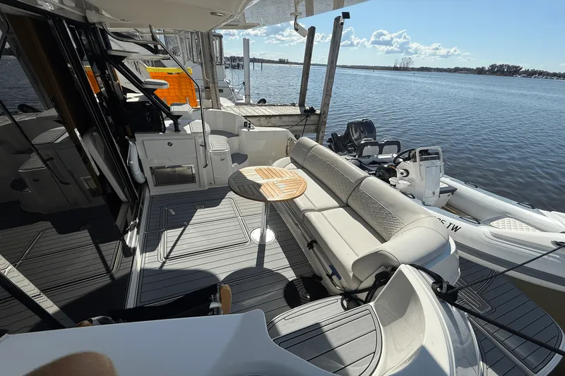 Slide: The Image of Sea Ray 510 FLY 2017 - 42