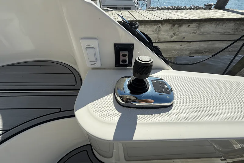 Slide: The Image of Sea Ray 510 FLY 2017 - 9