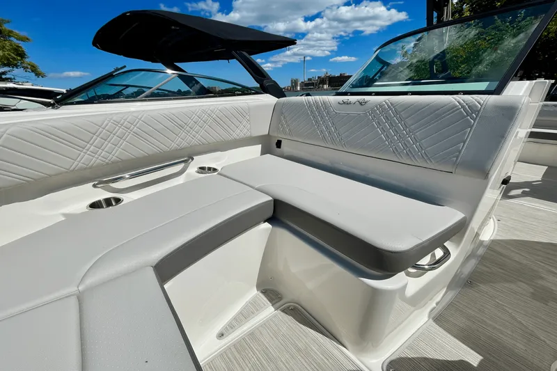 Slide: The Image of Sea Ray SDX 250 Outboard 2026 - 15