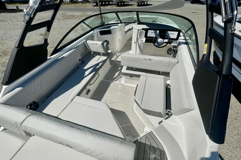 Slide: The Image of Sea Ray SDX 250 Outboard 2026 - 5