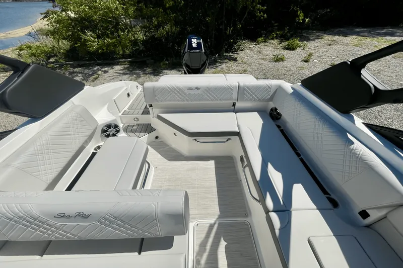 Slide: The Image of Sea Ray SDX 250 Outboard 2026 - 7