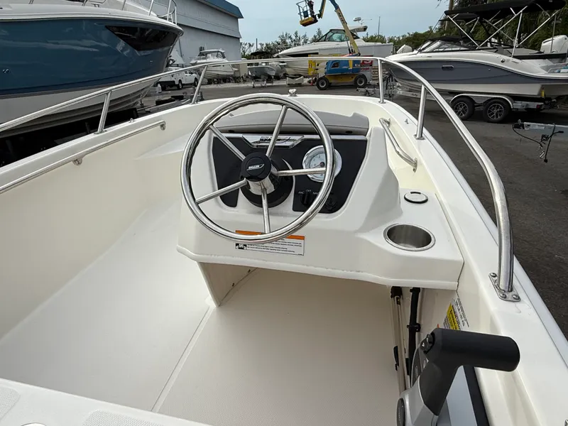 Slide: The Image of Boston Whaler 130 Super Sport 2026 - 11