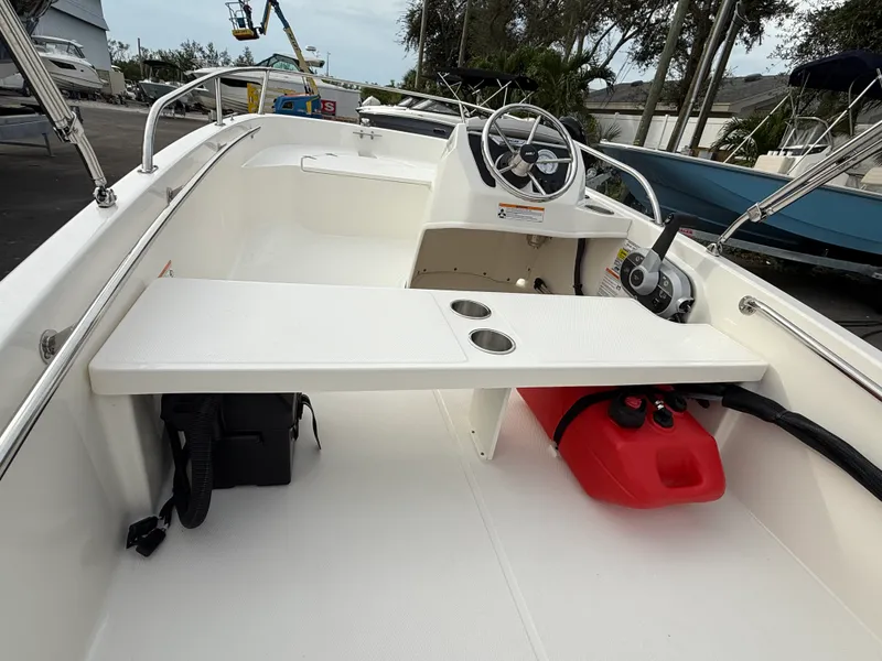 Slide: The Image of Boston Whaler 130 Super Sport 2026 - 12