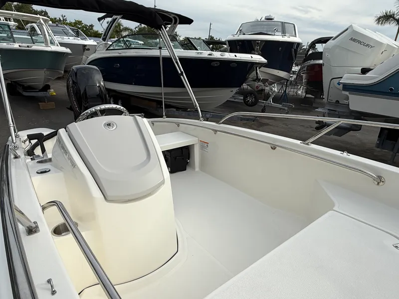 Slide: The Image of Boston Whaler 130 Super Sport 2026 - 14